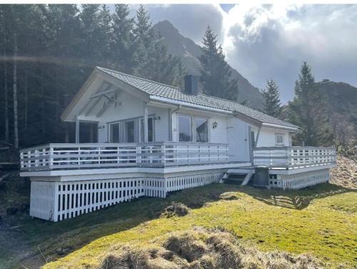 Ballstad House | Vettinghytta, close to the sea with amazing view.