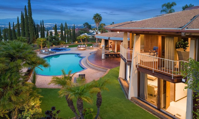 Encino Villa | Via Vallarta