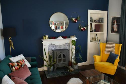 Dunfermline Apartment | Vibrant 1BD flat with Garden in Dunfermline, Fife