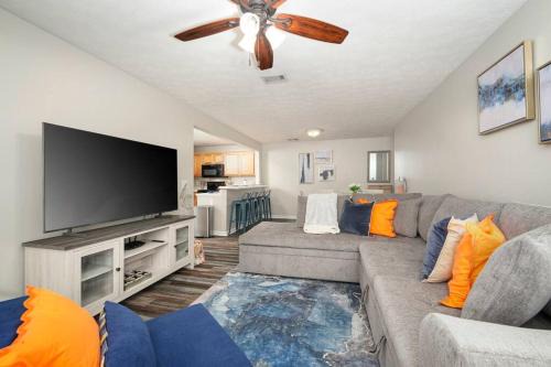 Auburn Apartment | Vibrant Living Near Auburn University l 4BR 4BA