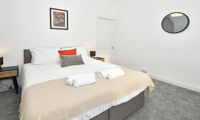 Stoke-on-Trent House | Victoria House with Loft Room