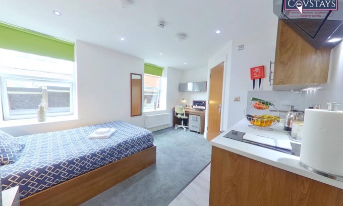 Coventry Apartment | Victoria House - Queen Studio by CovStays