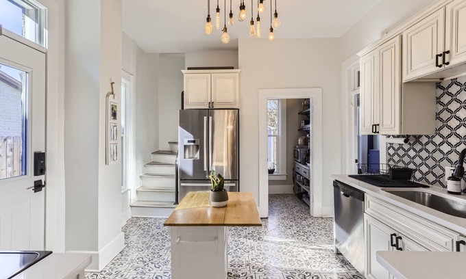 City Park West House | Victorian house near RINO/DT w/ yard and hot tub!