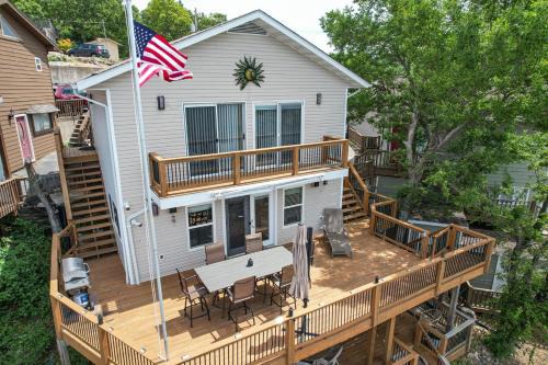 Osage Beach House | VIEWS! Lakefront Family Home - Swim Dock - 3 Decks