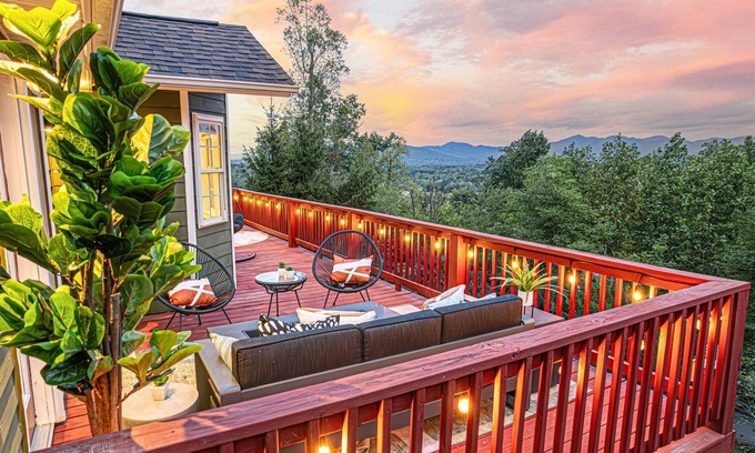 Candler House | VIEWS w/Sauna+Hot Tub+Firepit+Gameroom+15minAVL