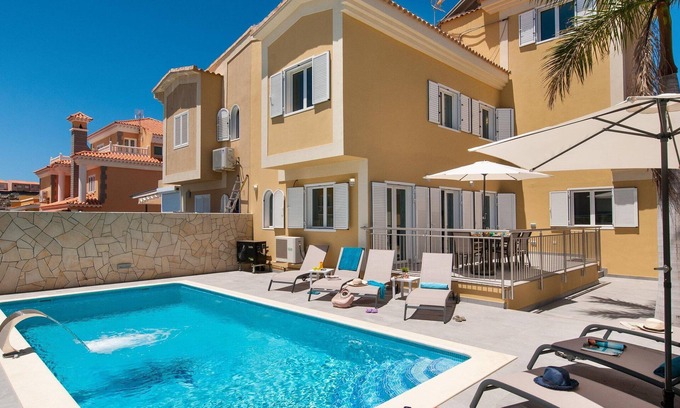 Sonnenland Villa | Villa Encantadora | Private Outdoor Heatable Pool | BBQ Facilities | Shaded.