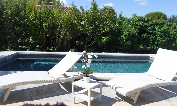 Saint-Marcellin-les-Vaison Villa | VILLA LES GRANGES- SWIMMING POOL surrounded by a green park overlooking the mountains