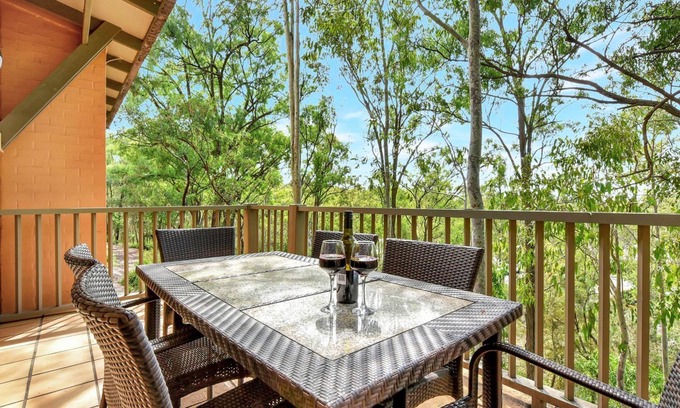 Pokolbin Villa | Villa 2br Chablis Villa located within Cypress Lakes Resort