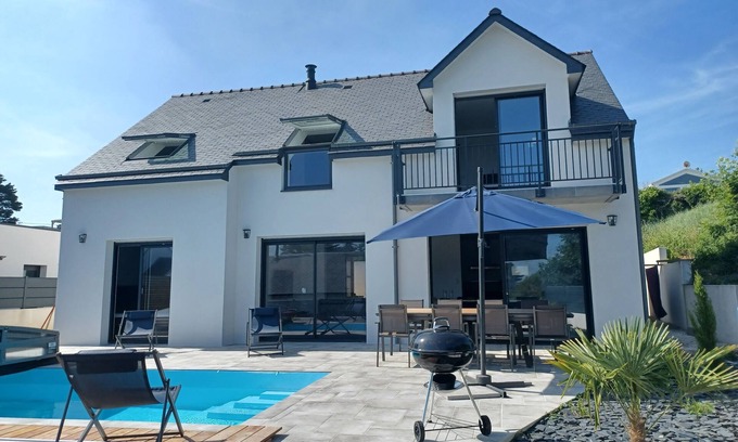 Clohars-Carnoet Villa | Villa 4 Chambres, 10 Couchages, Piscine Chauffée Plage à 4 Minutes de Marche