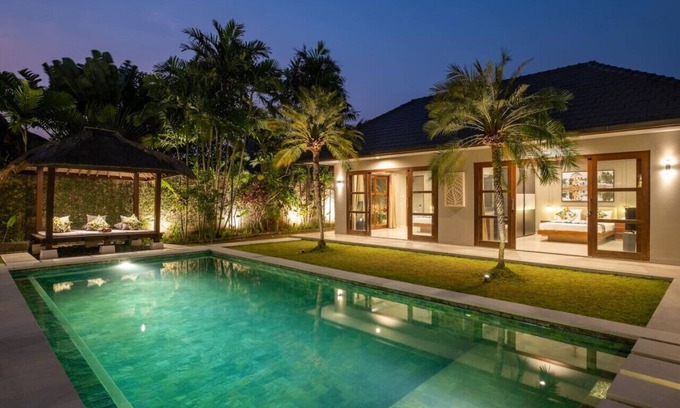 Petitenget Villa | Villa 500m2 with 14m Pool, BBQ, Pinball - Seminyak