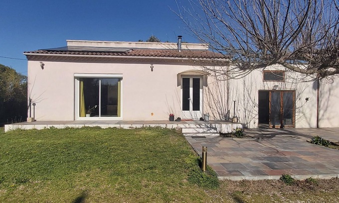 Le Thor Villa | Villa 90 m2 Le Thor. 5kms Isle sur Sorgue, 12 Avignon, 15 Lubéron, 1h de la mer