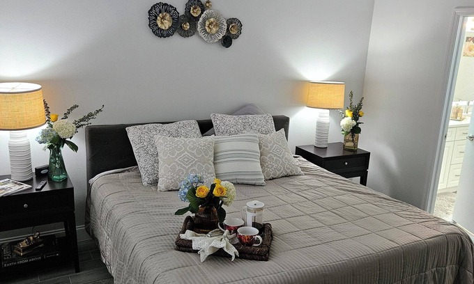 North Naples Villa | Villa Amalfi - Golf Clubs -Deluxe King Sleep-Smart TVs-2 Pools-Pets-Beach-WiFi