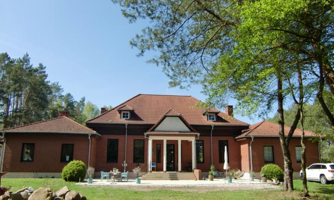 Police Villa | Villa Ambrosian (Haupthaus)
