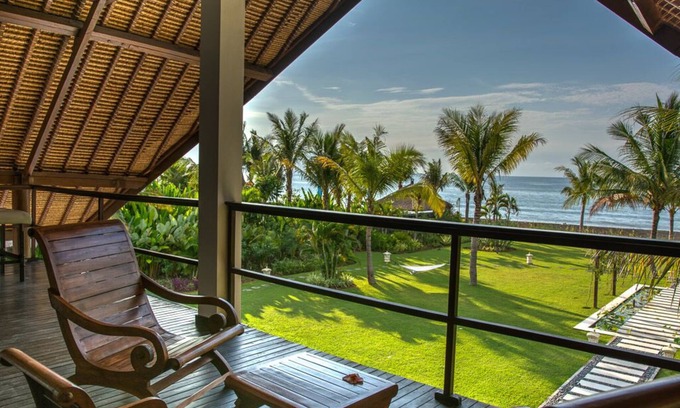 Kalisada Villa | Villa Aparna - Luxurious Balinese villa right on the beach