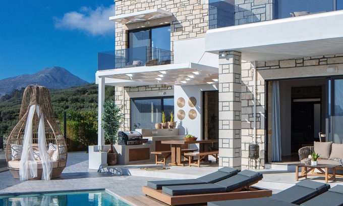 Kissamos Villa | Villa Argyrie, sea view, Jacuzzi, heated pool, Quiet, Kissamos