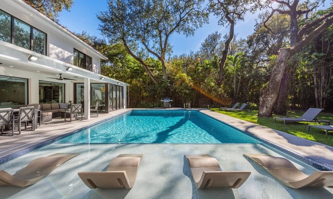 Ojus Apartment | Villa Arielle-Modern 1 Acre Villa w/Pool & Gameroom