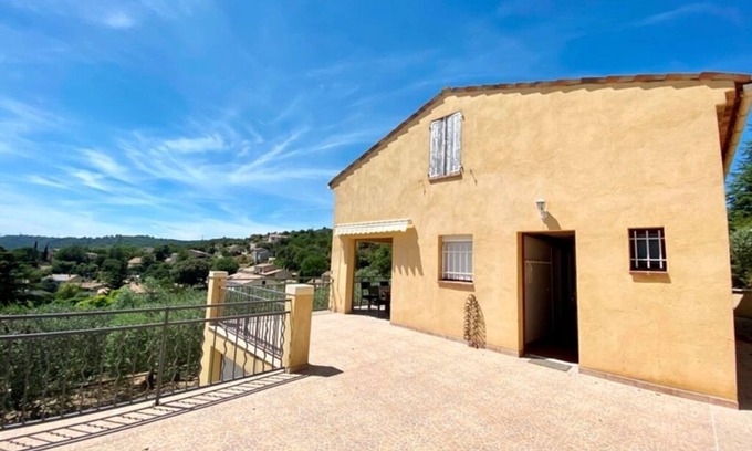 Greoux-les-Bains Villa | VILLA AT THE FOOT OF THE CASTLE WITH STUNNING VIEWS