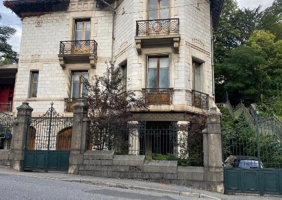 Aix-les-Bains City Center Apartment | Villa Bagatelle