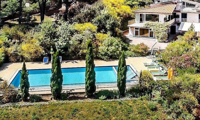 Bobolino House | Villa Begonia: A charming two-story apartment that is part of a villa located on top of a small hill, with Free WI-FI.