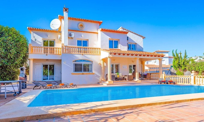 Urbanitzacio la Fustera Villa | Villa Belinda by Villa Plus
