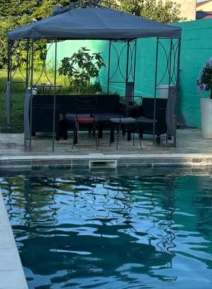 Saint-Fons Villa | VILLA BELLA avec piscine et jacuzzi