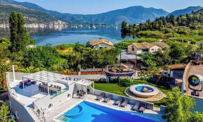 Nidri Villa | Villa 'Boat' with Sea View, Wi-Fi and Air Conditioning