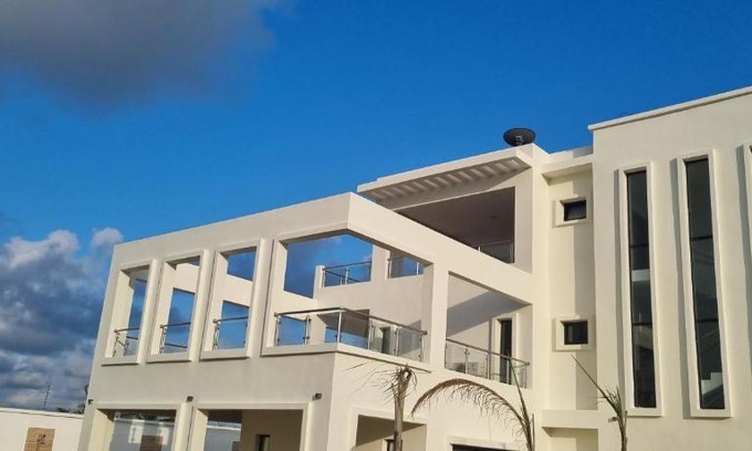 Comoe Villa | Villa Bolati, avec piscine, jacuzzi, jardin et vue