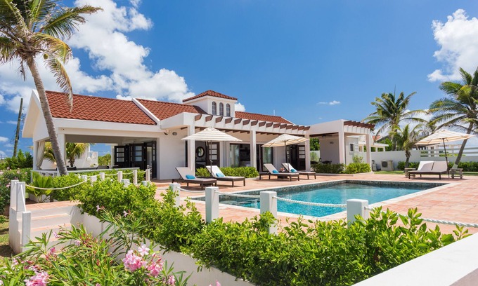 Blowing Point Villa | Villa Bramasole located right on the water has 3BDR close to restaurants & shops