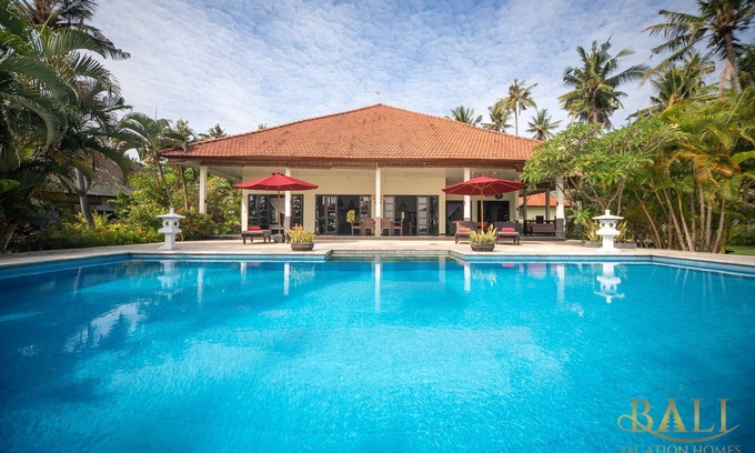 Kalisada Villa | Villa Burung - Breathtaking oceanfront, infinity pool 3BR