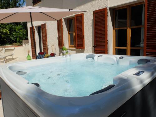 Manciano Villa | Villa Calma con idromassaggio e giardino vicino Saturnia