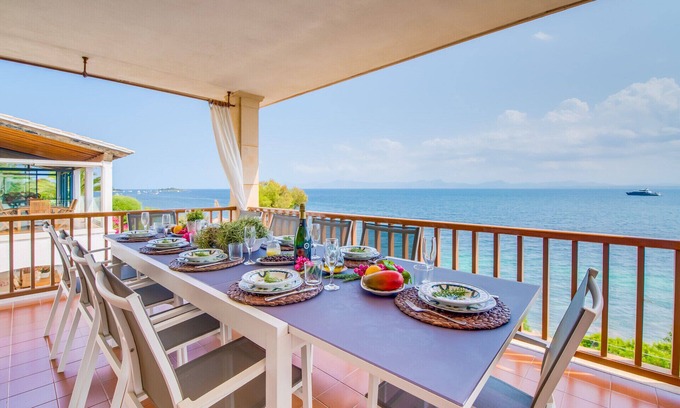 Alcanada Ski Chalet | Villa Can Torrens seafront house in Alcudia