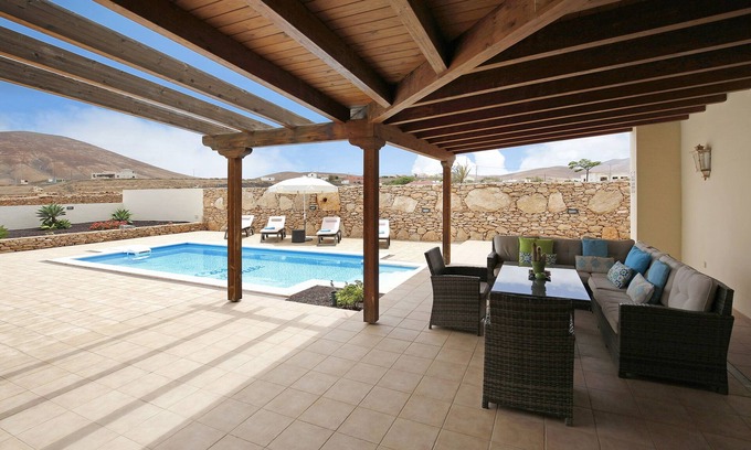 Tuineje Villa | Villa 'Casa Rural Teberite' with Mountain Views, Pool, Wi-Fi and Garden