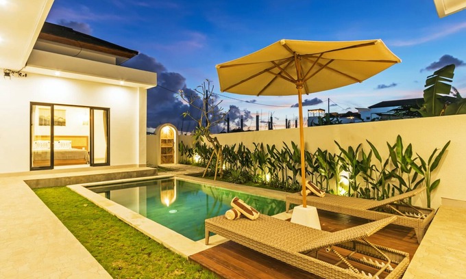 Padonan Villa | Villa Celestial Brand New Enchanting 2 BR with Aircon Living Canggu
