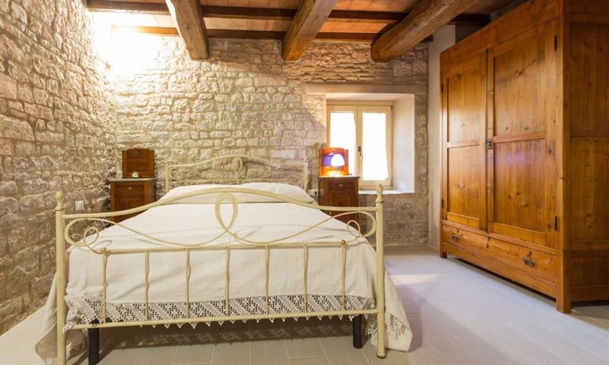 Sigillo Apartment | Villa Costanzi: Beautiful Rural Apartment!