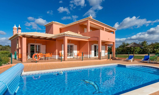 Monte Raposo Villa | Villa da Horta, a beautiful extensive villa in a peaceful location