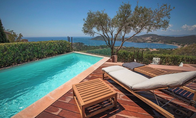 Saint-Raphael Villa | Villa de l'Amiral - Panoramic view on the Agay BAy