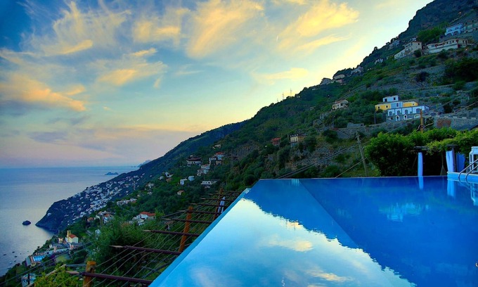 Furore Villa | Villa Divino Promoted By WeekHomes.com