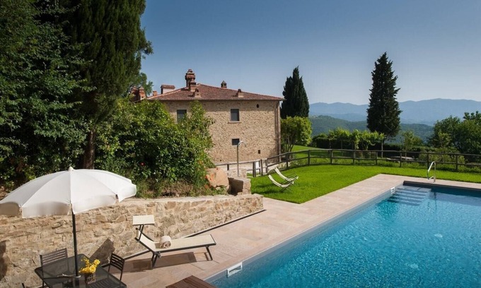 Arezzo Villa | Villa Ducese Mandorla - Tuscan villas with private pool