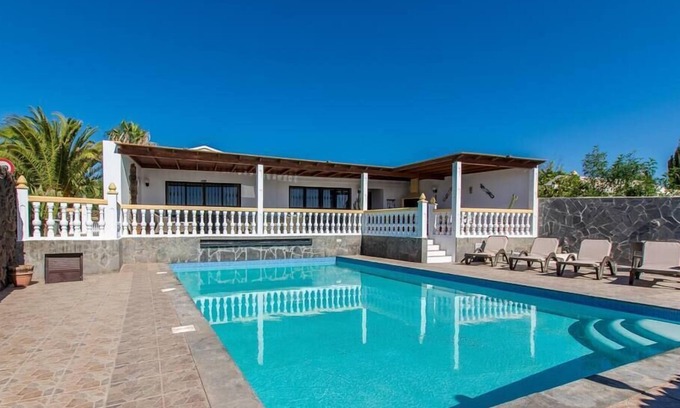 Los Mojones Villa | Villa Eliana with air conditioning and sea views
