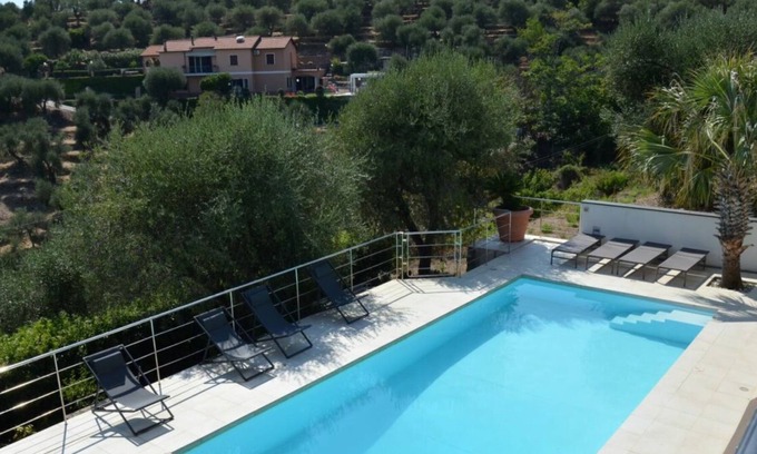 Civezza Villa | Villa Elisa is a modern house with 4 bedrooms air conditioning a private pool