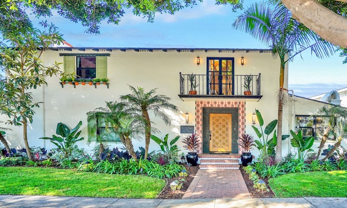 Alamitos Beach House | Villa Encanto- Luxe 6BRs Courtyard Game Room