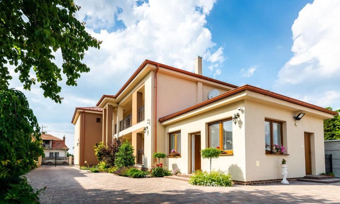 Dunajska Streda Apartment | Villa Ephélia