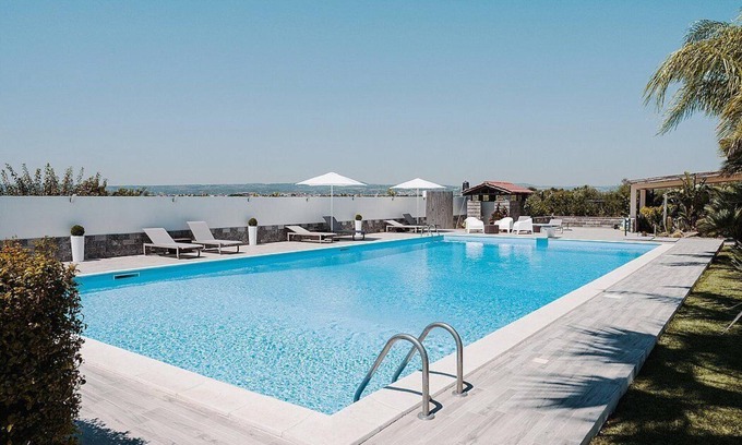 Syracuse Villa | Villa Fanny: A bright one-story villa surrounded by the greenery, with Free WI-FI.