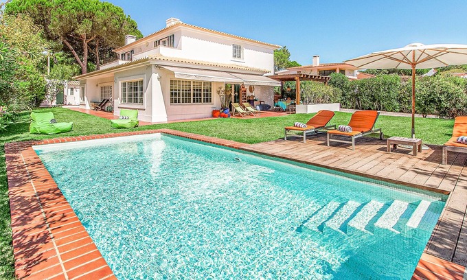 Praia das Macas Villa | Villa for 12 persons with private pool, 600 meters from the beach