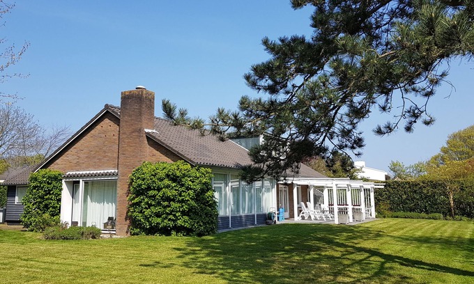 Domburg House | Villa for 9 people with spacious garden in Domburg