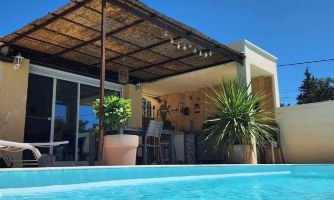Saint-Laurent-La-Vernede Villa | Villa with pool near Uzès
