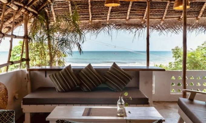 Pondicherry Beach House | Villa Frangipani - Sea Front, AC, Wifi
