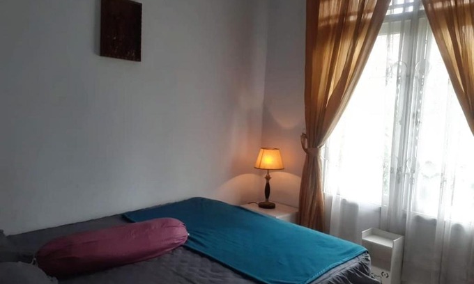 Cipanas Bed & Breakfast | Villa Gazebo Galaxy