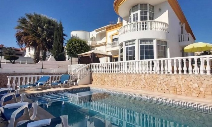 Correeira Villa | Villa Girassol | Privat Pool & Garage & Albufeira