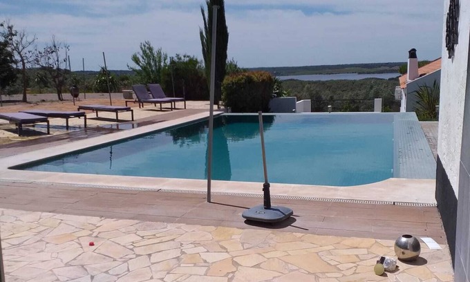 Avis Villa | Villa "Herdade Fonte Ferreira - Azeite" with Lake View, Pool, A/C, Wi-Fi & Balcony